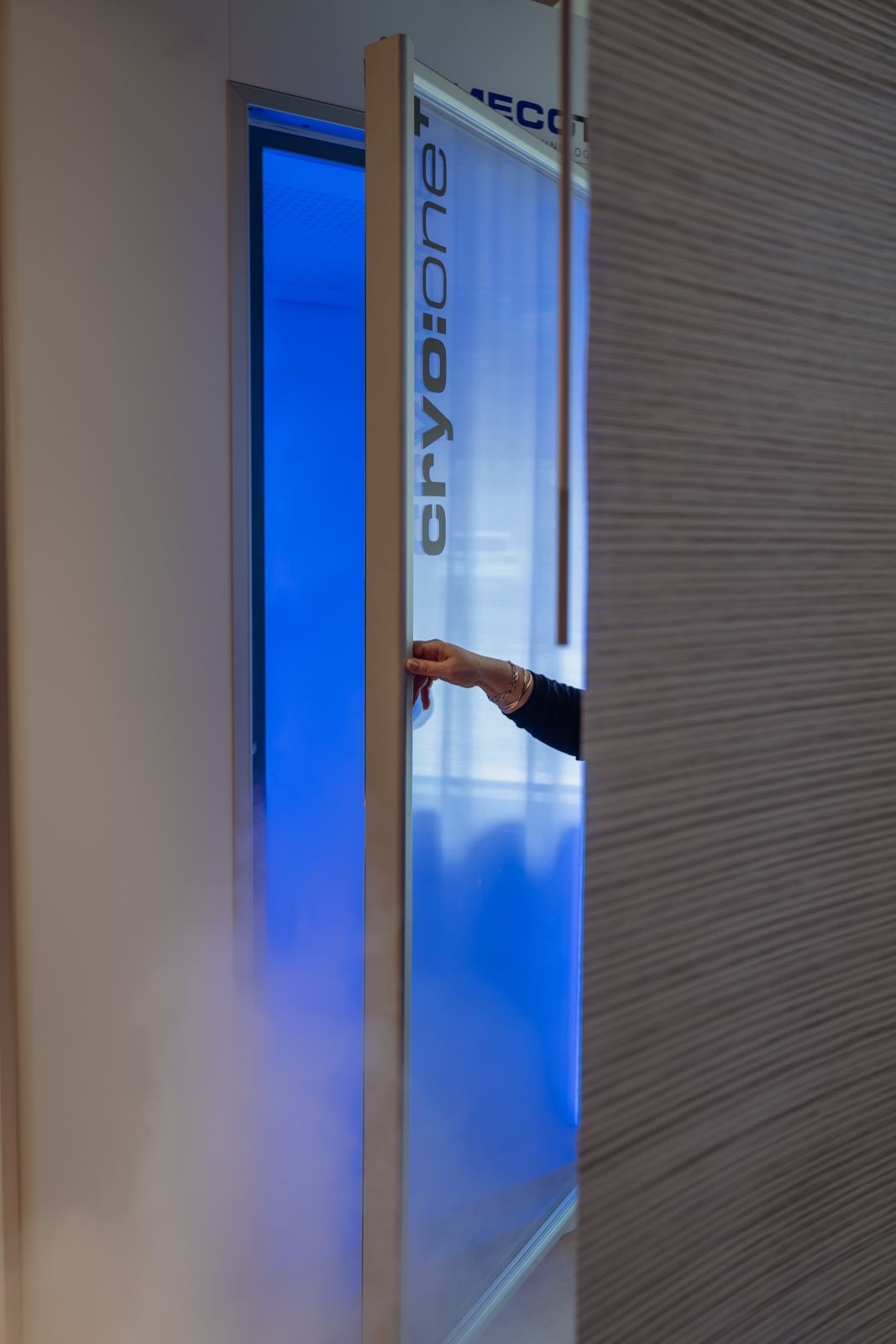 CRYOTHERAPY CHAMBER